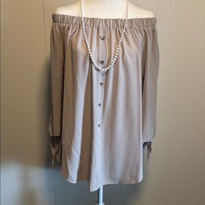 Suzy Shier Off-Shoulder Blouse in Light Beige